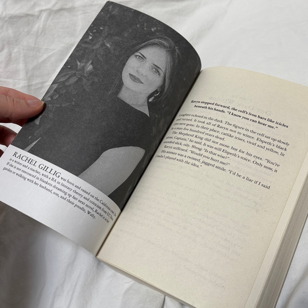 SOLD “Two Twisted Crowns” The Shepherd King Book #2 by Rachel Gillig - Picture 10 of 11